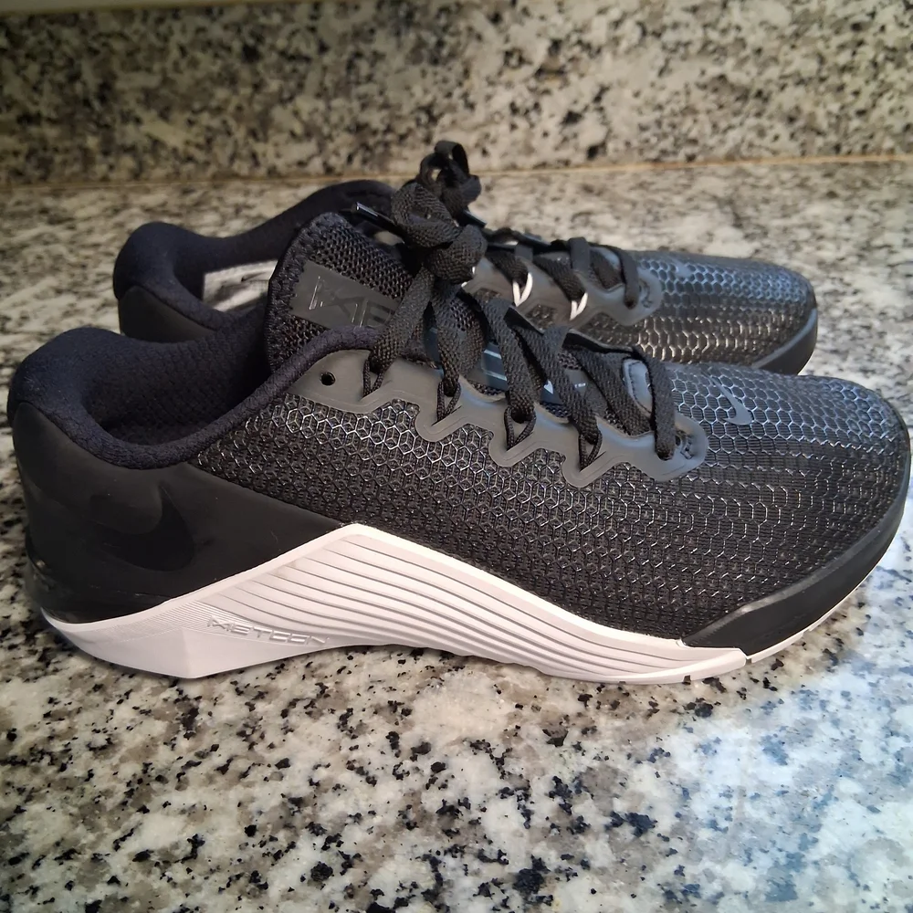 Womens Nike Metcon Black/white Training Shoes Size 8 - Picture 1 of 6